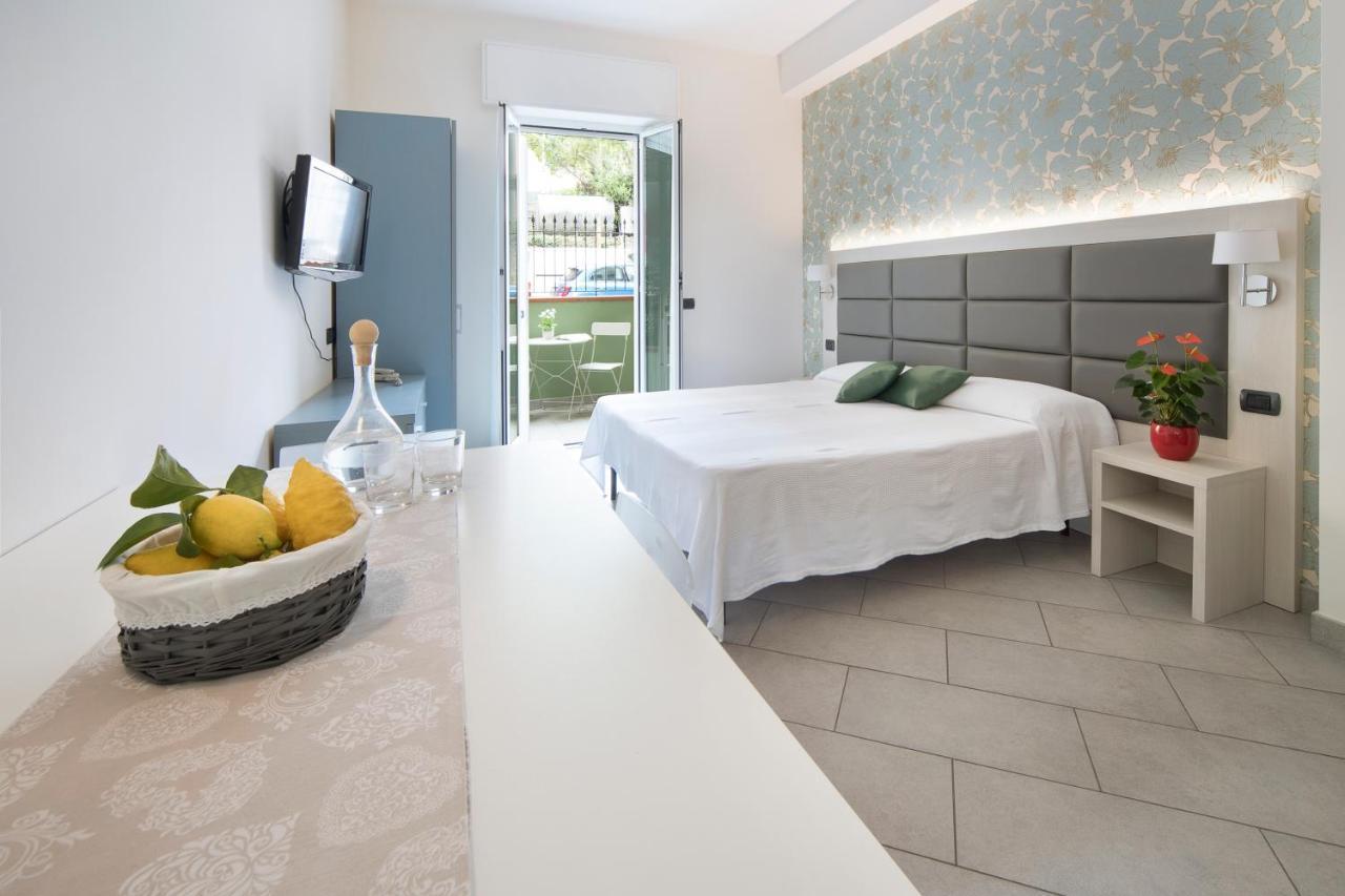 Hotel Residence Laigueglia Free Parking Екстериор снимка